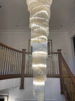Lustre en verre personnalisé avec pendentif long pour le hall de l'hôtel pour l'éclairage des escaliers en colimaçon