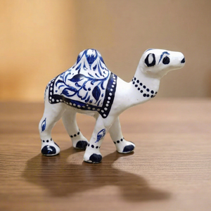 Figura de Ratón de Cerámica Azul Metálica Hecha a Mano con Patrón Floral, Decoración Tradicional India para el Hogar y la Mesa, Origen Rajasthan - Product Image 1