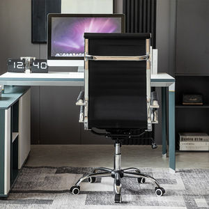 Silla de Oficina de Cuero con Respaldo Alto, Ergonómica, Altura Ajustable, Silla Ejecutiva con Reposabrazos Fijos y Base de Acero - Product Image 3