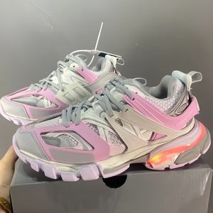 Chaussures de sport de luxe haut de gamme Track Led 3.0 pour hommes, en cuir, style course, et chaussures décontractées pour hommes et femmes. - Product Image 3