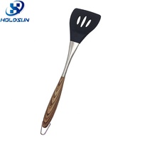 Spatule de cuisine en silicone antiadhésive résistante à la chaleur avec manche en acier inoxydable et revêtement en bois, idéale pour la friture