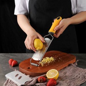 Herramienta Profesional para Rallar con Cuchilla de Acero Inoxidable para Parmesano, Cítricos, Jengibre, Nuez Moscada, Ajo, Chocolate, Frutas, con Cubierta Protectora - Product Image 5