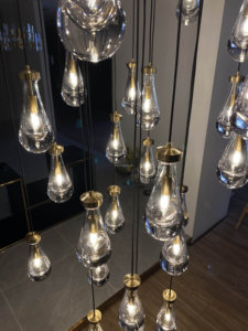 Đèn chùm sang trọng hiện đại Giọt Nước Mắt thả pha lê mặt dây đèn hậu hiện đại đầu giường treo ánh sáng phòng khách xoắn ốc cầu thang đèn chùm - Product Image 4