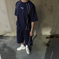 Ensemble de survêtement pour homme personnalisé en coton, style streetwear Y2K, avec coutures contrastées et logo brodé, t-shirt et short