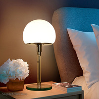 Lampe de table LED en verre rappelant le design nordique, création de Designer, design moderne, luminaire décoratif d'intérieur, idéal pour une chambre à coucher, rvb