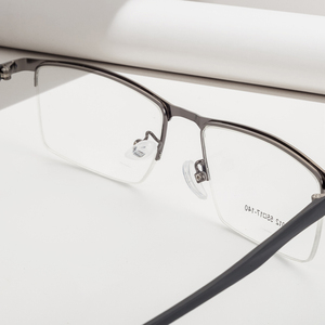 Nouveau modèle de <span class=keywords><strong>lunettes</strong></span> à monture optique en métal tendance <span class=keywords><strong>Lunettes</strong></span> à coussinet nasal en silicone pour hommes - Product Image 3