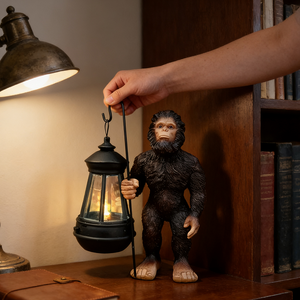 Statue de jardin Bigfoot en résine réaliste, lanterne lumineuse, texture de fourrure réaliste, décoration de Noël d'extérieur, lumière solaire, créature forestière - Product Image 4