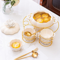 Ensemble de vaisselle en porcelaine en forme de fleur de fête à la maison nordique blanc rose gris pot à soupe en céramique et bols avec support de rangement en or