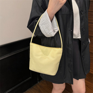 Bolso Tipo Cubo para Mujer Much And Ebong, Bolso Pequeño de Nylon para Llevar Bajo el Brazo, para Uso Diario, Primavera 2024 - Product Image 2