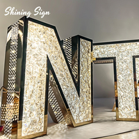 Décoration Murale de Fond de Mariage Personnalisée : Logo Lumineux LED en Diamant Scintillant avec Lettres Percées et Éclairage Latéral
