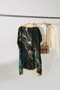 <span class=keywords><strong>Abiti</strong></span> Kaftano in Raso di Seta da Donna Taglie Forti, Veste Musulmana Stampata di Marca, Kaftano Abaya di Seta di Design Stile Dubai - Product Image 3