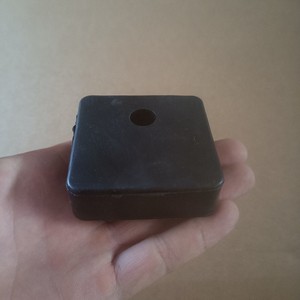 Amortisseur en caoutchouc 6cm x 6cm, épaisseur 2cm, ouverture 1.2cm, patin carré pour l'amortissement des vibrations des machines - Product Image 3