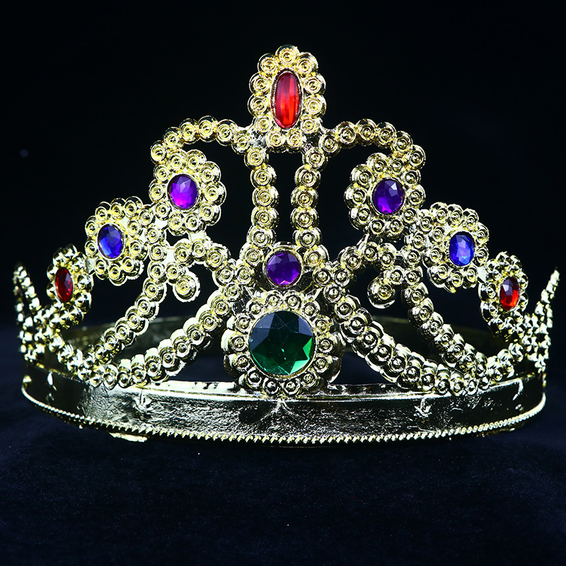 Couronne de reine dorée