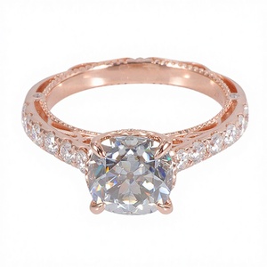 Bagues de fiançailles en argent plaqué 925 S&C Jewelry, taille coussin 8*8mm 2.5ct, serties de griffes, pour femmes, vente en gros - Product Image 2