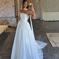 Robe de mariée bustier en satin froncé style basque avec corset, coupe trapèze, collection 2026, vente en gros sur mesure