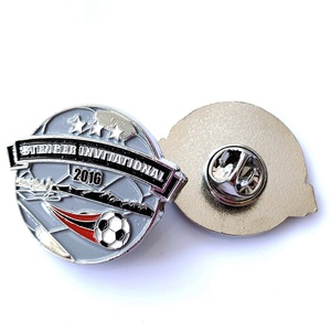 Insignias de PIN de <span class=keywords><strong>collar</strong></span> de diseño personalizado de material de metal de molde existente para evento de fútbol - Product Image 6