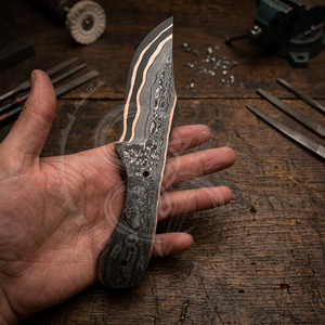 Cuchillo de Caza de Acero Damasco y Cobre Forjado a Mano de la Mejor Calidad, Hoja Fija Tipo Drop Point OEM con 1 Año de Garantía - Product Image 4