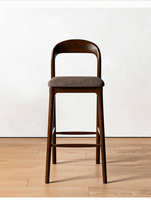 Chaise de bar en bois massif italien durable, design haute hauteur, article très vendu pour les besoins commerciaux des bistrots, restaurants, hôtels et bars