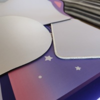 Tapis de souris de jeu blanc avec logo personnalisé Tapis de bureau en caoutchouc souple avec impression OEM personnalisée pour utilisation sur ordinateur ou par sublimation