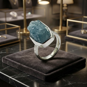 Anillo de cóctel con piedra de aguamarina en bruto, engaste de plata 925, minimalista, unisex, para uso diario - Product Image 3