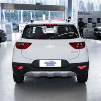 Лидер продаж: Stonic 2026 1.4L, комплектация Sunroof Edition, кожаные сиденья, передний привод, бензиновый малолитражный внедорожник