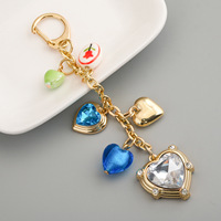 En gros, Porte-clés chaîne dorée de luxe avec pendentif breloque de sac en forme de cœur en cristal, strass et fleur émaillée, pour sac à main, bijou, cadeau