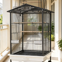 Cage à oiseaux en métal noir durable avec cadre en acier inoxydable, base à roulettes, plateau facile à nettoyer, mangeoires et ouverture supérieure pour jeu, design populaire