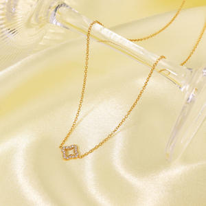 Collar de Cadena de Serpiente de Acero Inoxidable Chapado en Oro de 18K con Colgante Rectangular de Circonita Cúbica, Estilo Geométrico Moderno para Mujer - Product Image 3