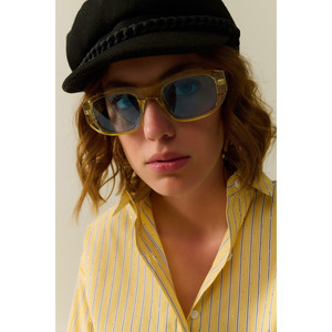 Lunettes de soleil ovales avec montures transparentes brillantes en jaune - Product Image 2