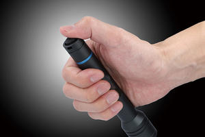 Lampe torche LED rechargeable en aluminium 495 lm, étanche IP66, alimentation 6 V CC, 2 piles AA, avec sangle de transport, pour plongée d'urgence, portable - Product Image 3