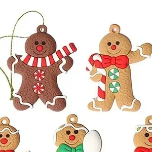 जिंजरब्रेड मैन क्रिसमस क्रिसमस ट्री सजावट प्रस्तुत करता है
