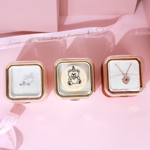 Caja de Regalo Creativa con Forma de Oso para San Valentín o Cumpleaños, con Anillo Giratorio Romántico y Collar, Caja de Joyería Acrílica Cuadrada - Product Image 3