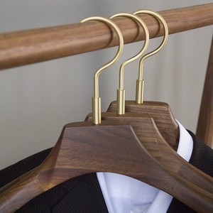 Elegantes Exhibidores <span class=keywords><strong>de</strong></span> Madera Marrón Antiguo <span class=keywords><strong>de</strong></span> Marca <span class=keywords><strong>de</strong></span> Lujo para <span class=keywords><strong>Trajes</strong></span> - Ideales para Tiendas <span class=keywords><strong>de</strong></span> Ropa - Product Image 4