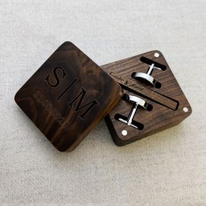 カスタム刻印ロゴギフトパーソナライズされた名前結婚式の花婿付け添人ネクタイピン男性用カフスボタン木製ボックスセット - Product Image 2