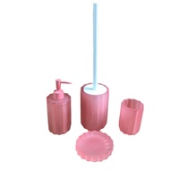 Ensemble d'accessoires de salle de bain en résine givrée côtelée rose, directement de l'usine : distributeur de lotion, porte-brosse WC, gobelet, porte-savon