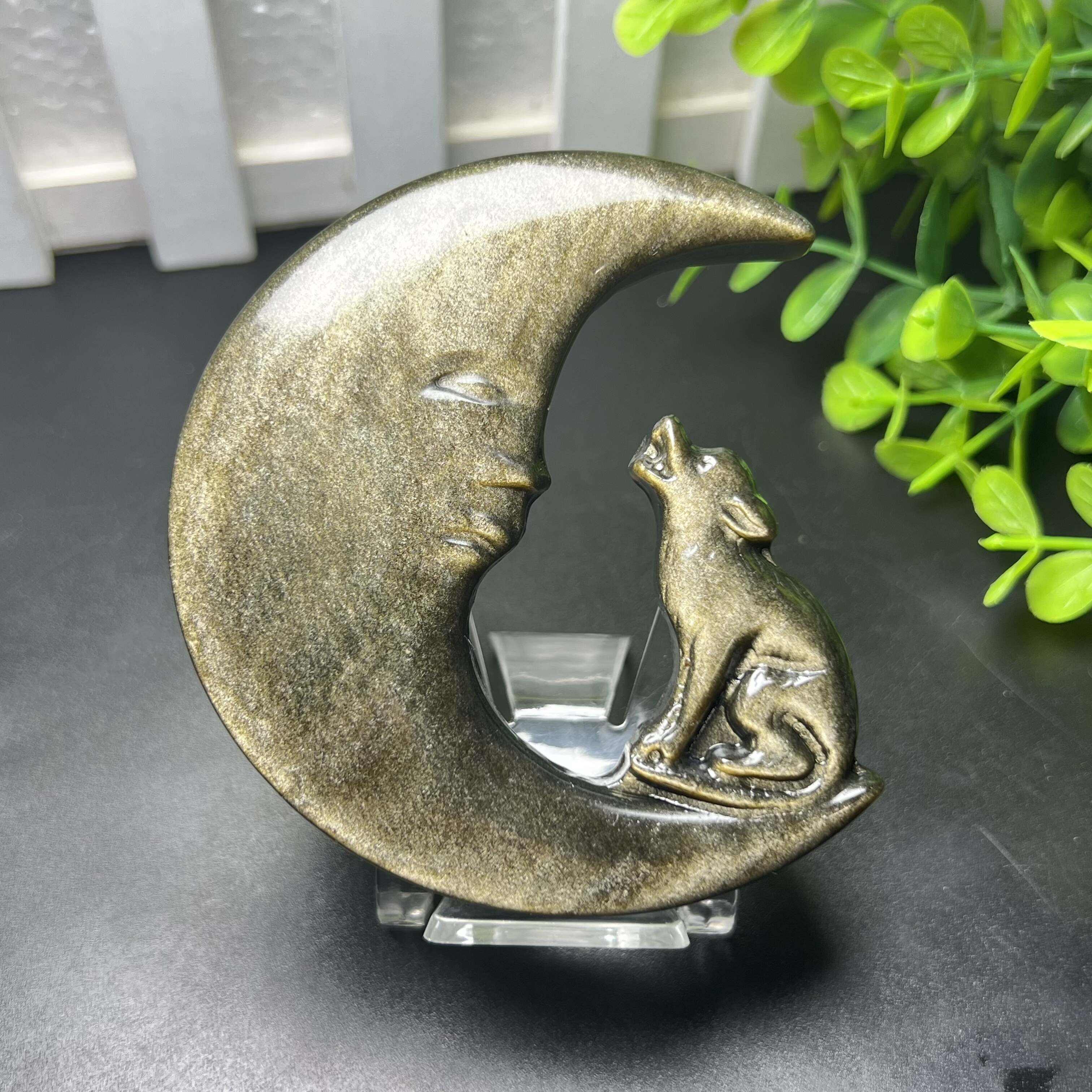 6. Lupo di ossidiana d'oro