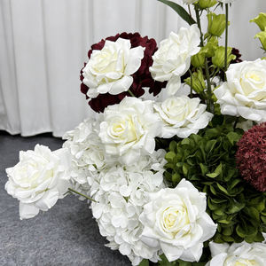 Arreglo Floral de Rosas Artificiales de Seda Rojo Oscuro y Blanco, para Regreso a Clases, Boda, Pasillo, Soporte de Flores para el Suelo, Hecho a Mano - Product Image 4