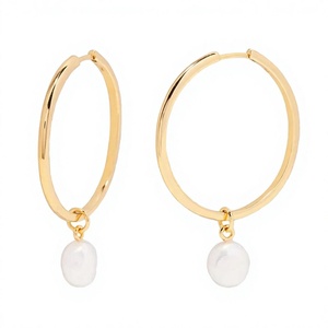 Pendientes de Aro Chapados en Oro con Perla de Agua Dulce, Joyería Minimalista para Uso Diario de Mujer - Product Image 1