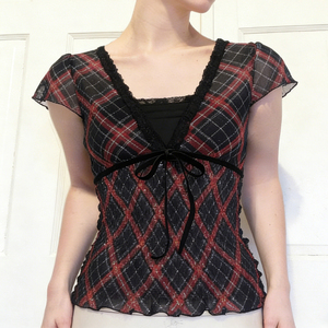 Camiseta de punto casual con cuello en V para mujer, estilo clásico a cuadros con malla en contraste y manga corta con volantes, top dulce OEM, Colección Verano 2026 - Product Image 1