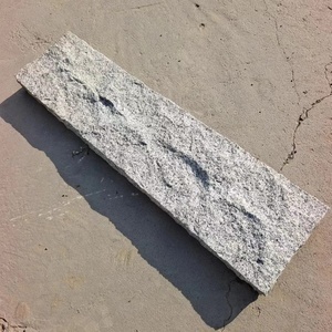 Precio barato China Granito gris claro Banco de piedra escalonada para exteriores Bordes divididos naturales Procesamiento de forma especial - Product Image 3