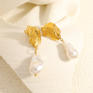 Boucles d'oreilles pendantes géométriques en perles baroques, plaqué or 18 carats, acier inoxydable, texture irrégulière, pour soirée et mode - Product Image 2