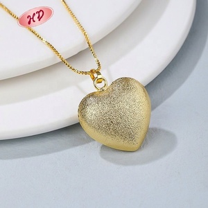 Collier en Or 18 carats Plaqué Or, Pendentif Tendance Vintage en Zircon Cubique en Forme de Cœur, Vente en Gros, Idéal Cadeau - Product Image 1