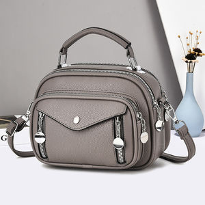 Sac messager pour femme en PU de haute qualité. Avec une fermeture éclair. Conçu par un designer renommé.9331 - Product Image 4