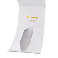 Dossiers en papier magnétiques de luxe personnalisés boîte-cadeau en carton pour vêtements chaussettes fourrure avec stratification mate gaufrage matériaux recyclés
