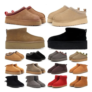 Chaussures de luxe de haute qualité en gros, chaussures de neige chaudes pour hommes, bottes en cuir confortables pour femmes, bottes à semelle épaisse de créateur - Product Image 1