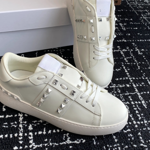 Zapatillas bajas con múltiples correas y detalles de tachuelas en el talón para mujer, uso diario informal, Valen - Product Image 2