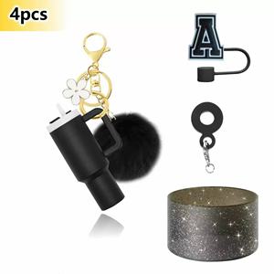 Lot de quatre porte-clés boules moelleuses en acrylique, mini-gobelets avec paille et bouchon anti-poussière, designs élégants de tasses - Product Image 5