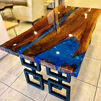Table en noyer sur mesure à prix de gros, plateau en bois massif, table en résine époxy et ensemble de chaises