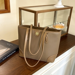 La nuova borsa tote alla moda del 2025 è una borsa a tracolla da <span class=keywords><strong>donna</strong></span> semplice e capiente. <span class=keywords><strong>IT</strong></span> un casual versatile - Product Image 4