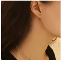 Pendientes de Oro Sólido 18K AU750 con Diseño de Girasol Tejido, Corte Láser, Abalorios Huecos Florales, Pendientes Finos de Oro para Mujer al por Mayor
